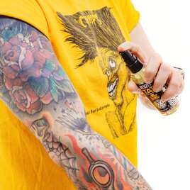 REUZEL TAT Shine Tattoo Spray - Nabłyszczający spray do tatuażu, wzmacniający kolor, 100ml